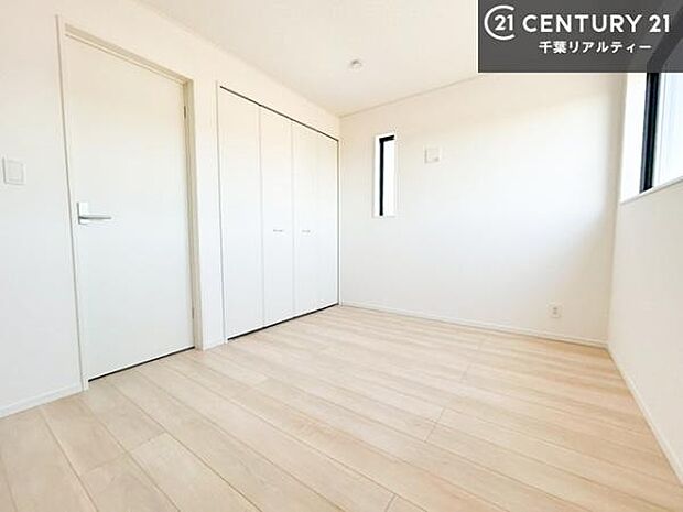 シンプルにデザインされているため、家具を選びません!お気に入りの家具を置いてくつろげる空間を作ることができます。