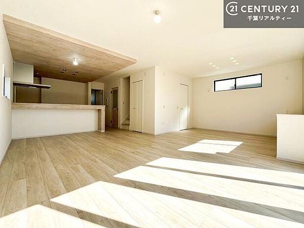 大切な家族が集まるからこそLDKにはこだわりたい。子供たちが元気に笑いながら走り回っている姿を見た時が「広い家にして良かった」と思う瞬間です。