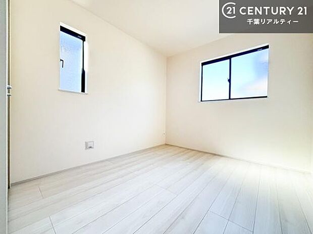 シンプルにデザインされているため、家具を選びません!お気に入りの家具を置いてくつろげる空間を作ることができます。