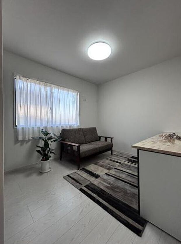 シンプルにデザインされているため、家具を選びません!お気に入りの家具を置いてくつろげる空間を作ることができます。