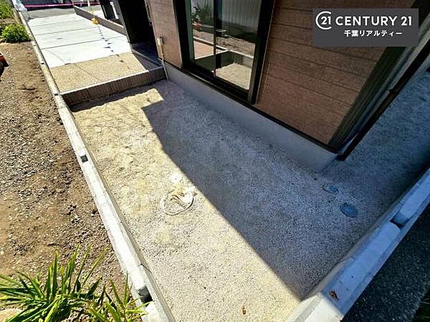 お庭スペースつき!ガーデニングや家庭菜園が楽しめてアウトドアの趣味が増えそうですね!