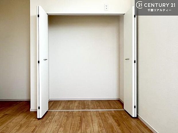 収納スペース充実しています!急なお客様が来客しても散らかったお部屋をサッと片付けられます!お部屋のスペースが生まれゆとりあるお部屋を演出することが出来ます!【現地販売会開催中】