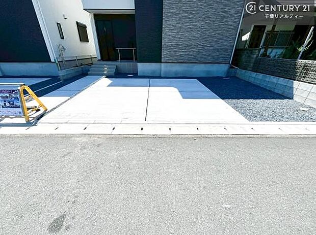 カースペース付きなのでマイカーをお持ちの方も安心ですね!ぜひ現地にてお確かめくださいませ!【現地販売会開催中】