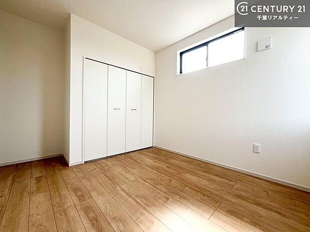 洋室は子供部屋や寝室、色々と用途多彩に利用できますね。収納力もたっぷりなので、広々気持ちよく過ごすことができます。【現地販売会開催中】