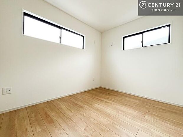 シンプルにデザインされているため、家具を選びません!お気に入りの家具を置いてくつろげる空間を作ることができます。