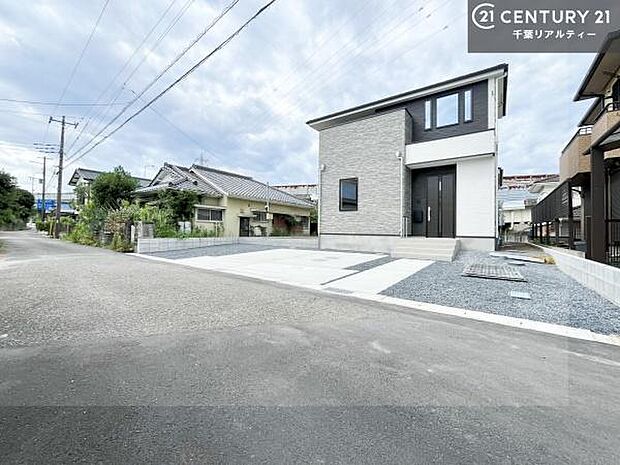 周辺環境や、お客様のご希望に合った物件も一緒にご案内を致します。住宅ローンアドバイザーによるご相談も承ります。当社はお問い合わせに即対応します!お待たせしません!