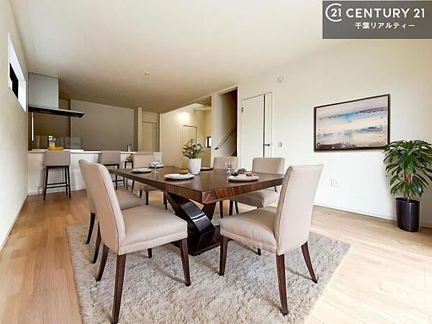 家具はCGパースです。広々ダイニングスペース!ゆったりお食事。笑い声響く楽しい時間が過ごせます。日々の疲れも癒されます!