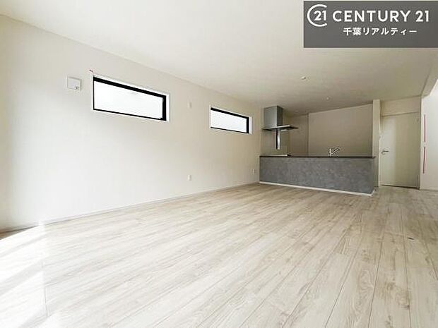 広々リビングダイニングスペース!ゆったりお食事。笑い声響く楽しい時間が過ごせます。日々の疲れも癒されます!配膳や後片付けも便利です!