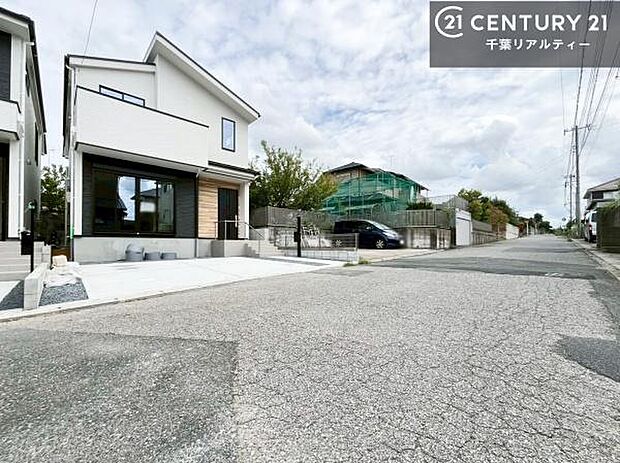 周辺環境や、お客様のご希望に合った物件も一緒にご案内を致します。住宅ローンアドバイザーによるご相談も承ります。当社はお問い合わせに即対応します!お待たせしません!