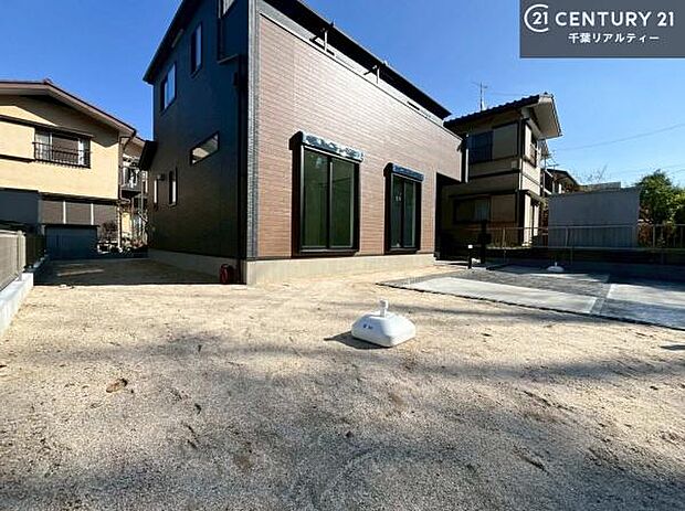 お庭スペースつき!ガーデニングや家庭菜園が楽しめてアウトドアの趣味が増えそうですね!