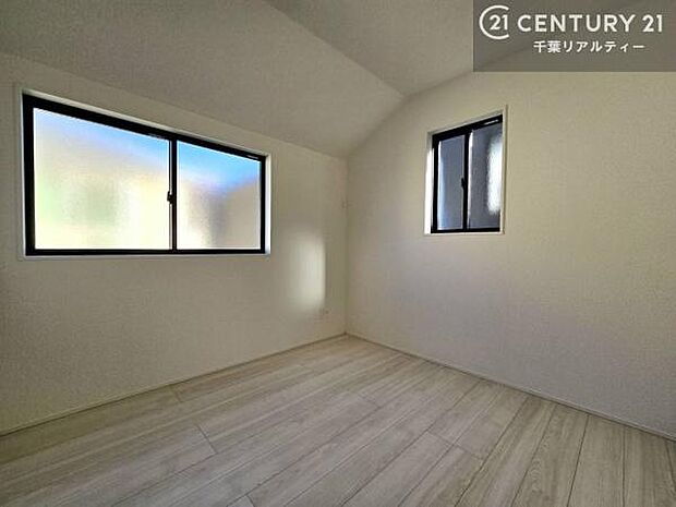 掃き出し窓がないお部屋は、お子様のお部屋としても安心です!