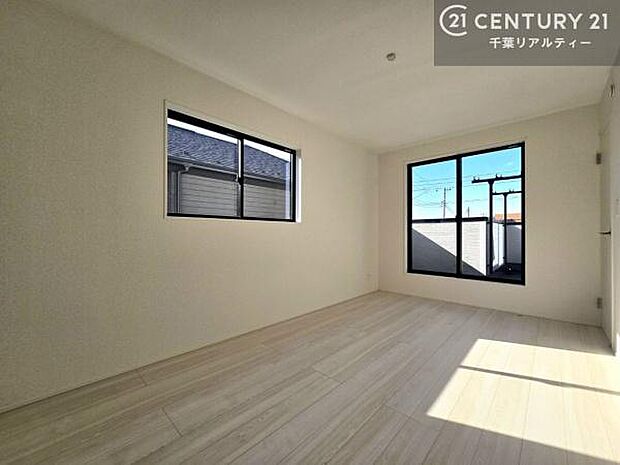 シンプルにデザインされているため、家具を選びません!お気に入りの家具を置いてくつろげる空間を作ることができます。