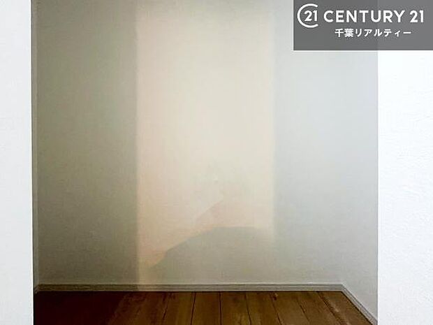 収納たっぷりの洗面室！日用品のストックやバスタオルがスッキリと収納できて取り出しやすい！水回りがスッキリ片付いて気持ちの良い空間！