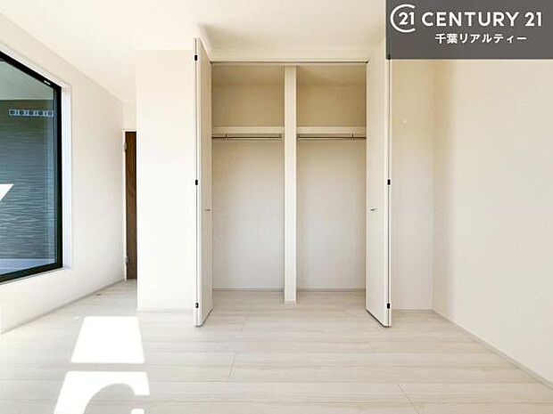 住空間をすっきり使うためには必須ポイントの収納スペースですよね。是非現地でご確認ください！