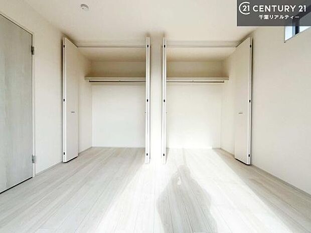 住空間をすっきり使うためには必須ポイントの収納スペースですよね。是非現地でご確認ください！