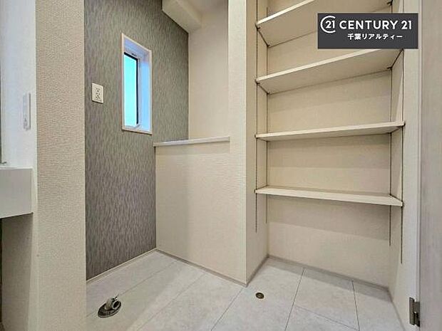 住空間をすっきり使うためには必須ポイントの収納スペースですよね。是非現地でご確認ください！