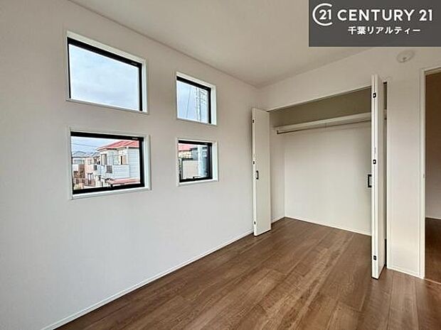 シンプルにデザインされているため、家具を選びません！お気に入りの家具を置いてくつろげる空間を作ることができます。