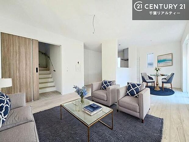 家具はCGパースです。大切な家族が集まるからこそLDKにはこだわりたい。リビング階段で賑やかさが心地よいリビングです。