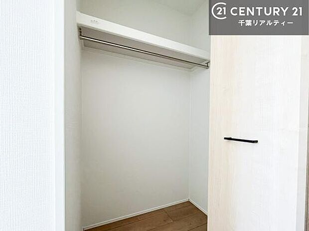 住空間をすっきり使うためには必須ポイントの収納スペースですよね。是非現地でご確認ください！