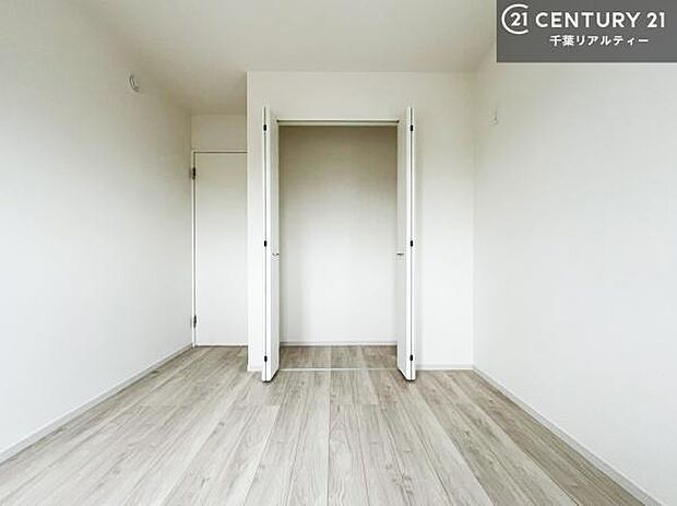 各居室収納付き！急なお客様が来客しても散らかったお部屋をサッと片付けられます！お部屋のスペースが生まれゆとりあるお部屋を演出することが出来ます！