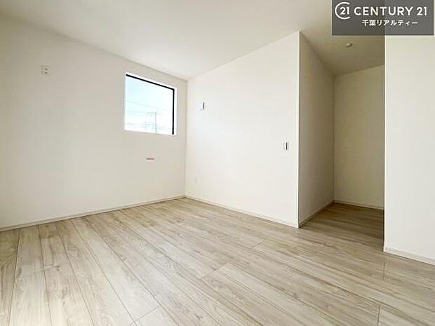 シンプルにデザインされているため、家具を選びません!お気に入りの家具を置いてくつろげる空間を作ることができます。