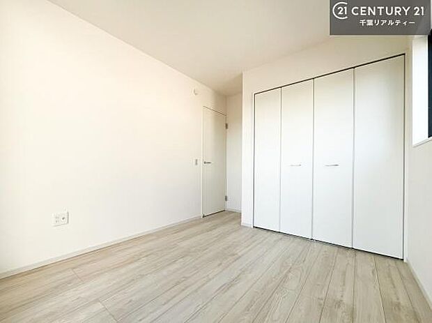 収納がしっかりあるので家具の配置がしやすく、ライフスタイルに合わせたお部屋作りが可能です。