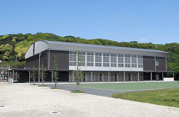 君津市立周西中学校まで1231m