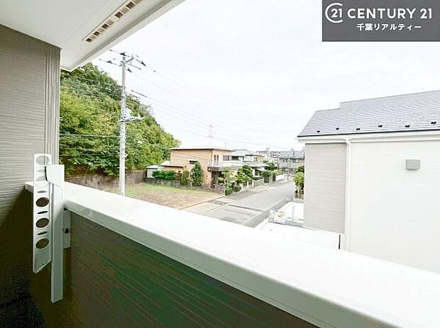 陽当たり良好なバルコニーです!晴れた日には青い空を見渡せる開放的な時間を楽しめます。