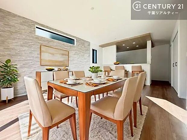 家具はCGパースです。優しい陽だまりがリビングを包んでくれて居心地の良い空間を演出してくれます!くつろぎの時間を過ごせます!