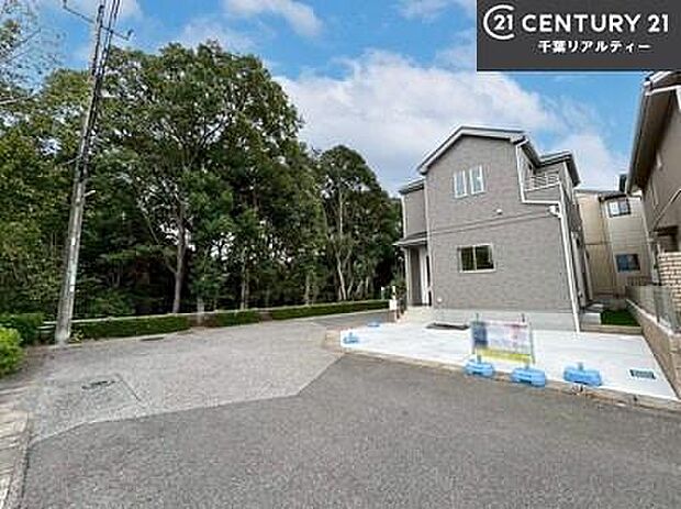 周辺環境や、お客様のご希望に合った物件も一緒にご案内を致します。住宅ローンアドバイザーによるご相談も承ります。当社はお問い合わせに即対応します!お待たせしません!