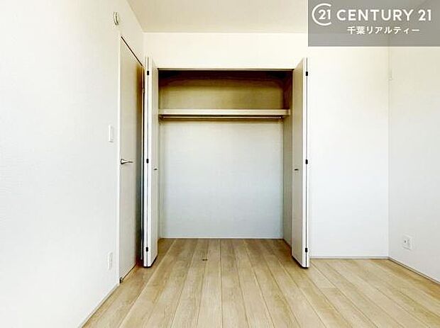 収納が充実しているからこそ、お部屋はいつも広々。掃除や片付けもラクになり、居心地の良い暮らしが続きます。