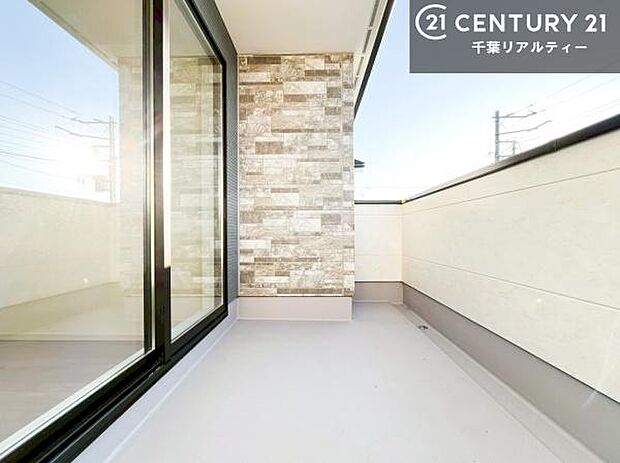 陽当たり良好なバルコニーです!晴れた日には青い空を見渡せる開放的な時間を楽しめます。