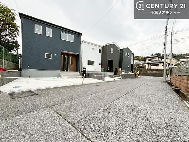 周辺環境や、お客様のご希望に合った物件も一緒にご案内を致します。住宅ローンアドバイザーによるご相談も承ります。当社はお問い合わせに即対応します!お待たせしません!