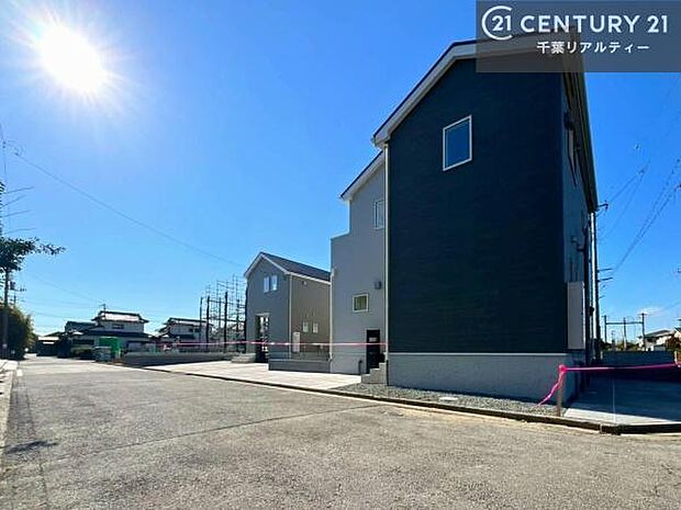 周辺環境や、お客様のご希望に合った物件も一緒にご案内を致します。住宅ローンアドバイザーによるご相談も承ります。当社はお問い合わせに即対応します!お待たせしません!