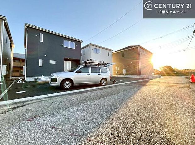 周辺環境や、お客様のご希望に合った物件も一緒にご案内を致します。住宅ローンアドバイザーによるご相談も承ります。当社はお問い合わせに即対応します!お待たせしません!