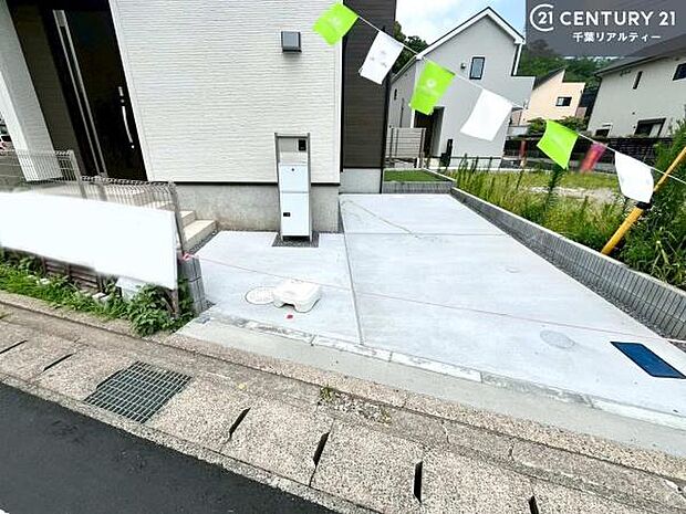 カースペース付きなのでマイカーをお持ちの方も安心ですね!ぜひ現地にてお確かめくださいませ!