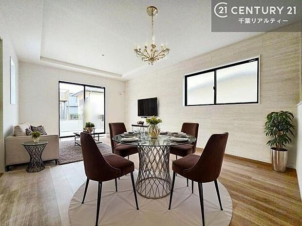 家具はCGパースです。優しい陽だまりがリビングを包んでくれて居心地の良い空間を演出してくれます!くつろぎの時間を過ごせます!