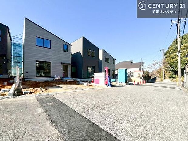 気になるお子様の学校までの道のりや駅までのルート、お買い物の場所などもご一緒にご案内いたします!