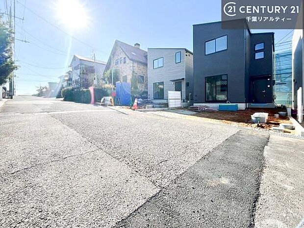 周辺環境や、お客様のご希望に合った物件も一緒にご案内を致します。住宅ローンアドバイザーによるご相談も承ります。当社はお問い合わせに即対応します!お待たせしません!