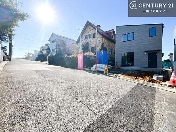 気になるお子様の学校までの道のりや駅までのルート、お買い物の場所などもご一緒にご案内いたします!