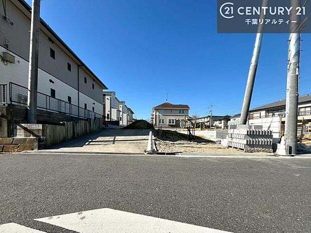 周辺環境や、お客様のご希望に合った物件も一緒にご案内を致します。住宅ローンアドバイザーによるご相談も承ります。当社はお問い合わせに即対応します!お待たせしません!