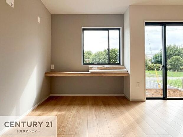 カフェカウンターがございます!お子様のリビング学習や作業スペース用途多彩に利用可能!