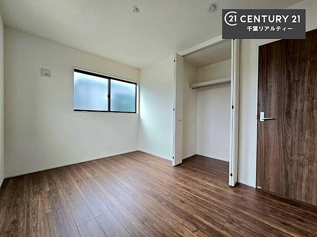 シンプルにデザインされているため、家具を選びません！お気に入りの家具を置いてくつろげる空間を作ることができます。