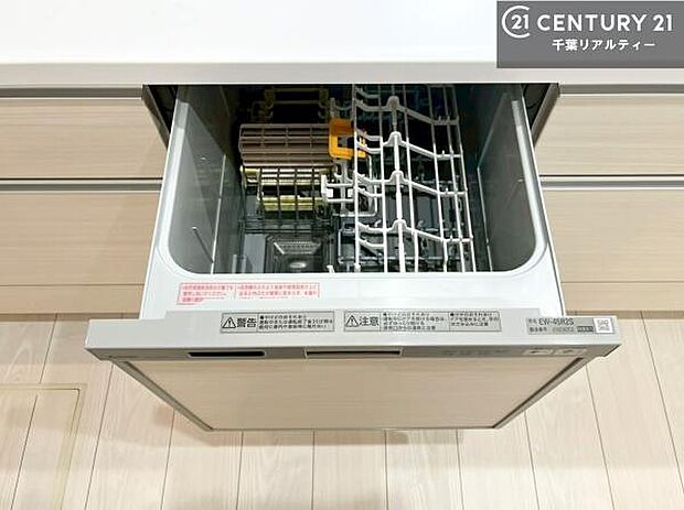 食洗機付きのキッチンです!忙しい時や手荒れ防止として大変活躍する便利な仕様です!ビルトインなのでキッチンの場所を取らず調理スペースを広く使うことが出来ます!