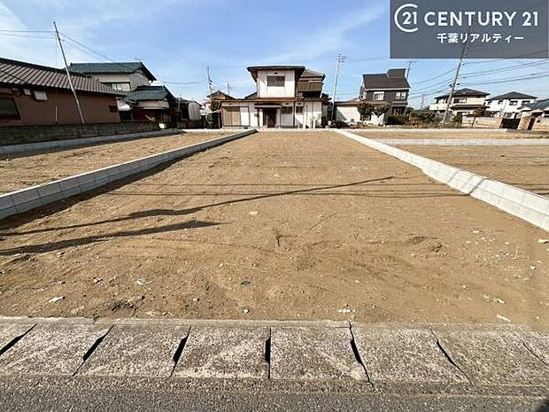現在建築中。完成後は明るく開放的なリビングや最新設備のキッチンなど快適な空間が広がります。未完成だからこそ“新しい暮らし”への期待が高まる住まい。今しか見られない建築中の様子も必見です。