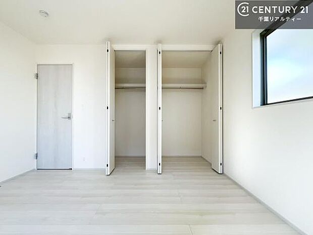 収納スペース充実しています！急なお客様が来客しても散らかったお部屋をサッと片付けられます！お部屋のスペースが生まれゆとりあるお部屋を演出することが出来ます！