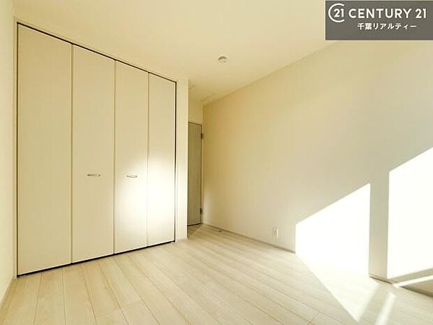 収納スペース充実しています！急なお客様が来客しても散らかったお部屋をサッと片付けられます！お部屋のスペースが生まれゆとりあるお部屋を演出することが出来ます！