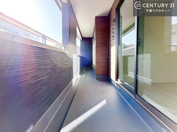 陽当たり良好なバルコニーです！晴れた日には青い空を見渡せる開放的な時間を楽しめます。