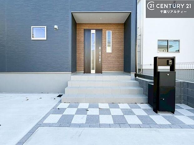 郵便ポスト付きで不在時でも荷物が受け取れてとっても便利！家にいなきゃいけないストレス回避！再配達の手間が省けます！