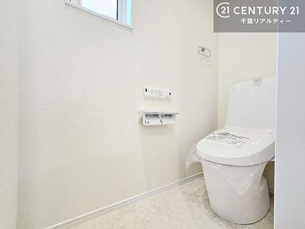 温水洗浄便座につき、冬場は便座が暖かくできるので冷たい便座に座らずに済む嬉しい仕様です！